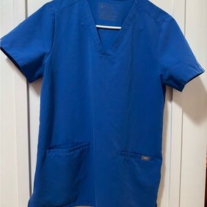 FIGS casma 3 pocket top